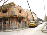 Bauarbeiten der Übergangs- und Wohnheims in der Román Straße